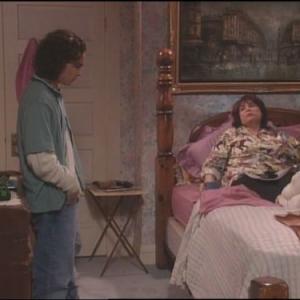 Still of Roseanne Barr and Johnny Galecki in Roseanne (1988)