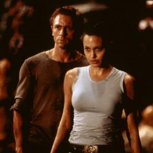 Still of Angelina Jolie and Daniel Craig in Lara Croft Tomb Raider 2001