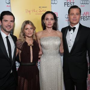 Brad Pitt, Angelina Jolie, Mélanie Laurent and Melvil Poupaud at event of Prie juros (2015)
