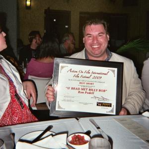 Ron Podell poses with his AOF Award for Best Short Screenplay If Brad Met Billy Bob at the 2009 AOF Writers Awards Dinner