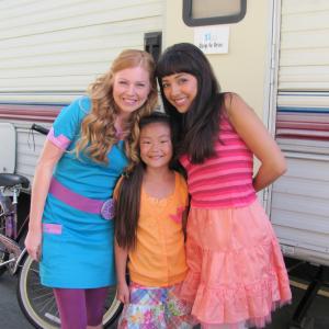 Victoria Grace on set with the Fresh Beat Band girls