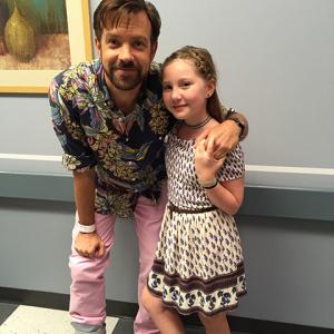 Jason Sudeikis and Ella Anderson as father and daughter on the set of 