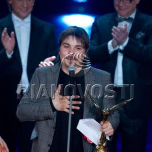 Dmitriy Kharatyan and Maksim Dunaevskiy presented Nika award Best film music to Andrei Karasyov for Alexey Fedorchenko's film Ovsyanki.