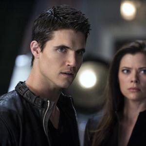 Still of Peyton List and Robbie Amell in The Tomorrow People 2013