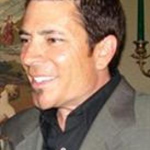 Daniel R Chavez