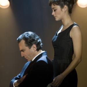 Still of Daniel Day-Lewis and Marion Cotillard in Nine (2009)