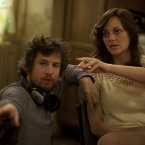 Still of Guillaume Canet and Marion Cotillard in Blood Ties (2013)