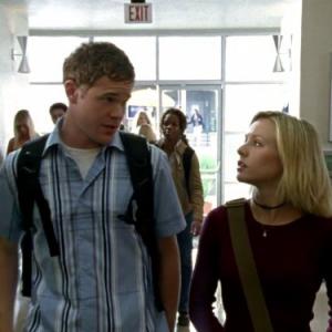Still of Aaron Ashmore and Kristen Bell in Veronica Mars 2004