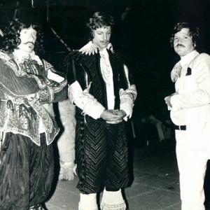 Frank Finlay Richard Chamberlain and Ilya Salkind on the set on THE THREE MUSKETEERS 1973