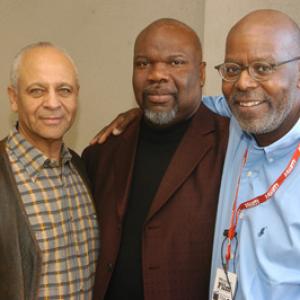 Reuben Cannon, T.D. Jakes and Michael Schultz at event of Woman Thou Art Loosed (2004)