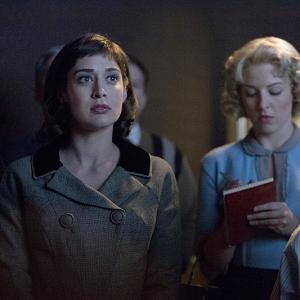 Still of Lizzy Caplan and Helne Yorke in Masters of Sex 2013