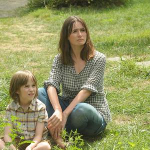 Still of Emily Mortimer and Matthew Mindler in Our Idiot Brother (2011)