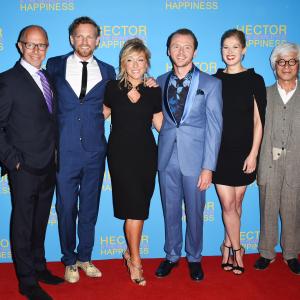 Barry Atsma, Peter Chelsom, Togo Igawa, Tracy Ann Oberman, Simon Pegg and Rosamund Pike at event of Kaip Hektoras laimes ieskojo (2014)