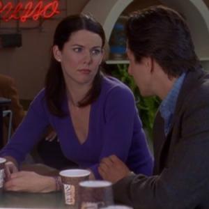 Still of Scott Cohen and Lauren Graham in Gilmore Girls 2000