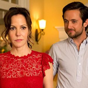 Still of MaryLouise Parker and Justin Chatwin in Weeds 2005
