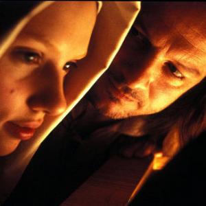 Still of Colin Firth and Scarlett Johansson in Mergina su perlo auskaru 2003