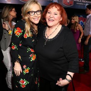 Rachael Harris and Edie McClurg at event of Ralfas Griovejas (2012)