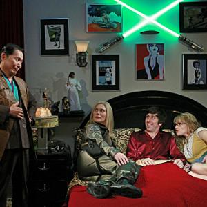 Still of George Takei, Simon Helberg, Katee Sackhoff and Melissa Rauch in Didziojo sprogimo teorija (2007)