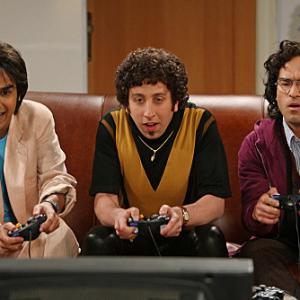 Still of Johnny Galecki Simon Helberg and Kunal Nayyar in Didziojo sprogimo teorija 2007