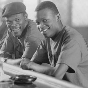 Still of Samuel L. Jackson and Lawrence Gilliard Jr. in Trees Lounge (1996)