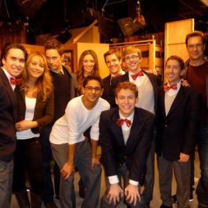 Payson Lewis on set with the cast of CBSs Rules of Engagement