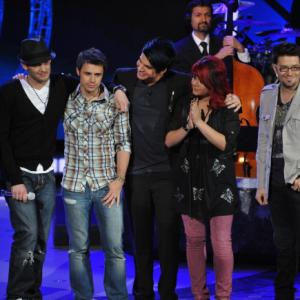 Still of Ryan Seacrest, Adam Lambert, Matt Giraud, Kris Allen, Allison Iraheta and Danny Gokey in American Idol: The Search for a Superstar (2002)
