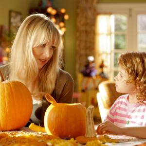 Still of Lucy Punch and Maggie Elizabeth Jones in Ben and Kate (2012)