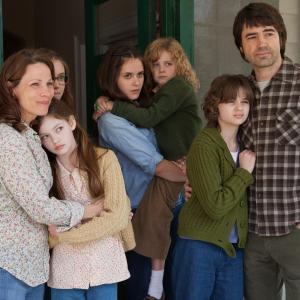 Lily Taylor Mackenzie Foy Joey King Ron Livingston Haley Mcfarland Shanley Caswell and Kyla Deaver in The Conjuring