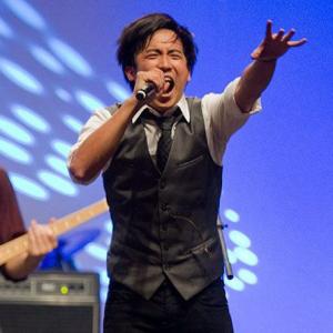 Jimmy Wong performing with his band The Keep at VidCon 2012.