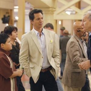 Still of Benjamin Bratt Ed ONeill and Rico Rodriguez in Moderni seima 2009