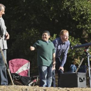 Still of Jesse Tyler Ferguson, Ed O'Neill and Rico Rodriguez in Moderni seima (2009)