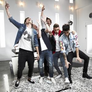 Still of Liam Payne, Harry Styles, Zayn Malik, Niall Horan and Louis Tomlinson in One Direction: Tai mes (2013)