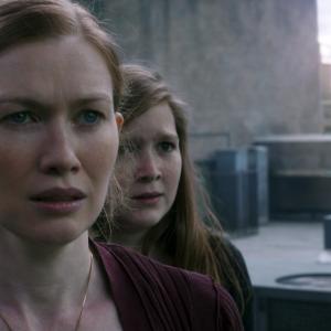 Still of Mireille Enos and Abigail Hargrove in Pasaulinis karas Z 2013