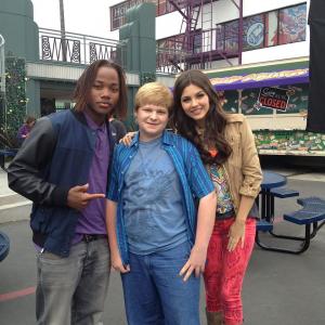 with Victoria Justice and Leon Thomas on Victorious set