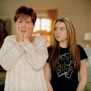 Still of Jamie Lee Curtis and Lindsay Lohan in Keistas penktadienis 2003