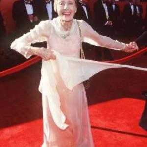 Luise Rainer at event of The 70th Annual Academy Awards 1998