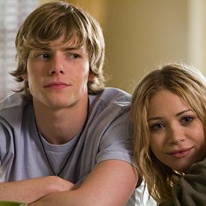 Still of MaryKate Olsen and Hunter Parrish in Weeds 2005