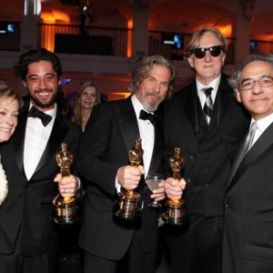 Jeff Bridges T Bone Burnett Ryan Bingham Nancy Utley and Stephen Gilula at event of The 82nd Annual Academy Awards 2010
