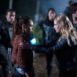 Still of Eliza Taylor, Thomas McDonell and Lindsey Morgan in The 100 (2014)