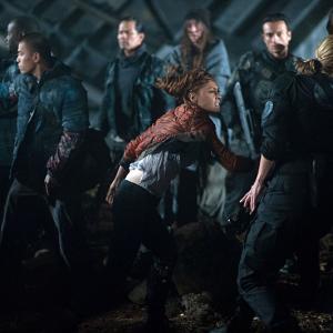 Still of Kendall Cross and Lindsey Morgan in The 100 2014