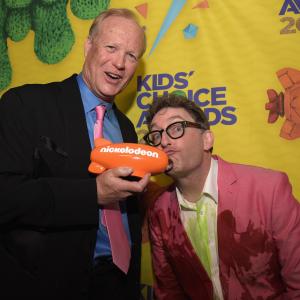 Bill Fagerbakke and Tom Kenny at event of Nickelodeon Kids' Choice Awards 2015 (2015)
