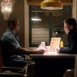 Still of David Ramsey and Stephen Amell in Strele (2012)