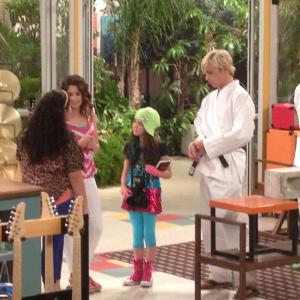 Austin and Ally - Magazines and Made-up Stuff