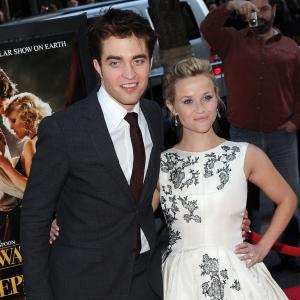 Reese Witherspoon and Robert Pattinson at event of Vanduo drambliams (2011)
