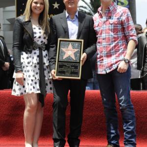 Still of Simon Fuller, Lauren Alaina and Scotty McCreery in American Idol: The Search for a Superstar (2002)
