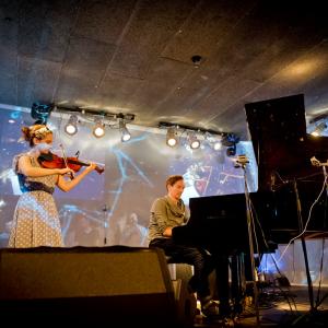 Hauschka performing live with Hilary Hahn at the Yellow Lounge in Berlin.