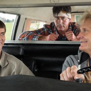 Still of Jim Carrey Jeff Daniels and Rob Riggle in Bukas ir bukesnis 2 2014