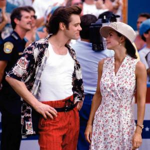 Still of Jim Carrey and Courteney Cox in Ace Ventura Pet Detective 1994