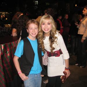 Hope on Highland Charity Dec. 2008. Joey with Jennette McCurdy.
