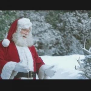 Le Père Noël dans la campagne publicitaire de Rogers « Le double des rennes ».